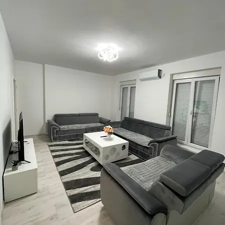 Modern & Cozy 2-bedroom Vacation In