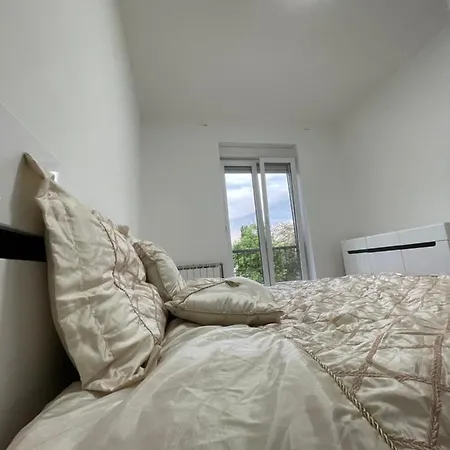 Lägenhet Modern & Cozy 2-bedroom Vacation In *