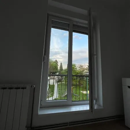 Modern & Cozy 2-bedroom Vacation In Lägenhet