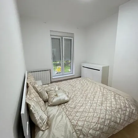 Modern & Cozy 2-bedroom Vacation In *