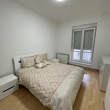 Modern & Cozy 2-bedroom Vacation In Apartmán *