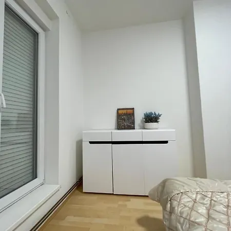 Modern & Cozy 2-bedroom Vacation In *