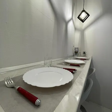 Modern & Cozy 2-bedroom Vacation In Lägenhet