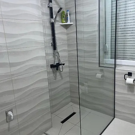 Modern & Cozy 2-bedroom Vacation In *