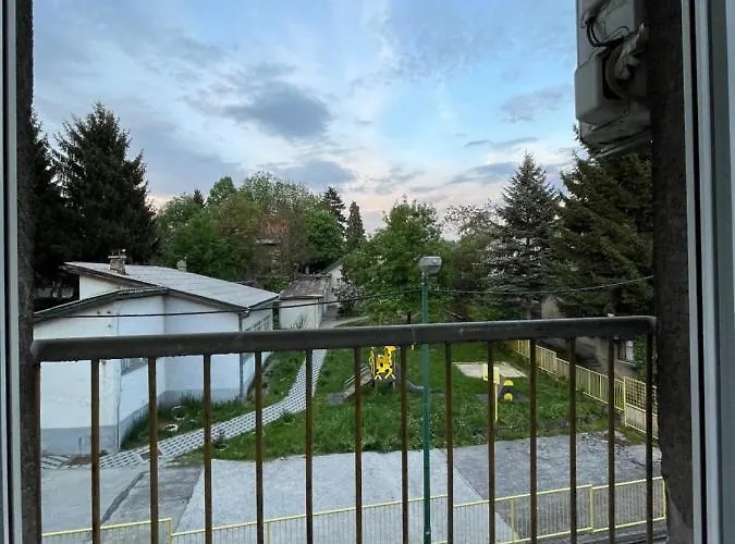 Modern & Cozy 2-bedroom Vacation In アパート