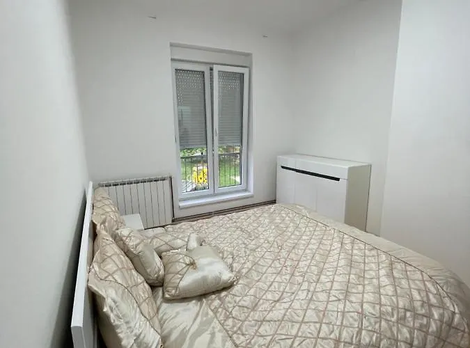 Modern & Cozy 2-bedroom Vacation In *