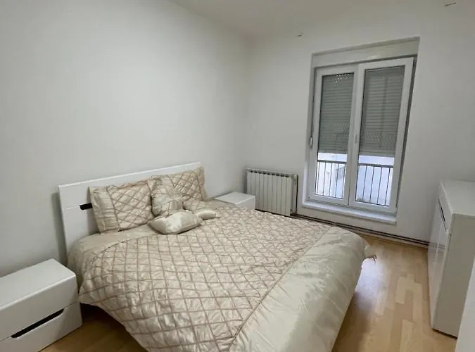 Modern & Cozy 2-bedroom Vacation In アパート *