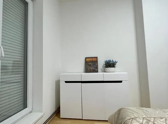 Modern & Cozy 2-bedroom Vacation In *