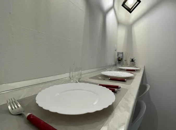 Modern & Cozy 2-bedroom Vacation In アパート