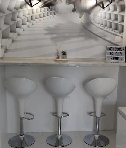 Modern & Cozy 2-bedroom Vacation In *