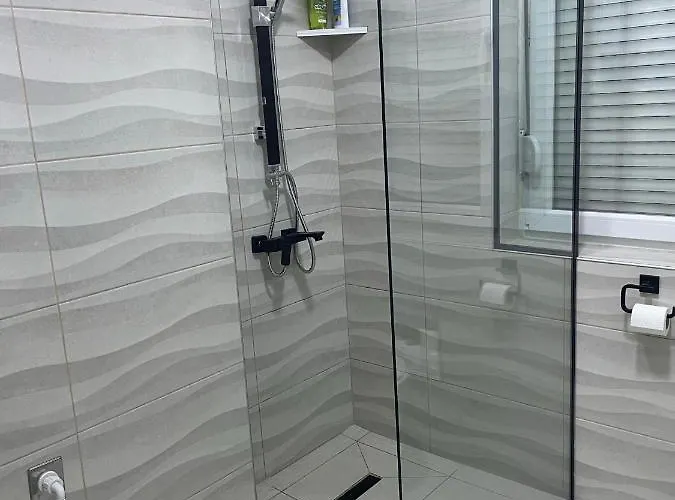 Modern & Cozy 2-bedroom Vacation In *