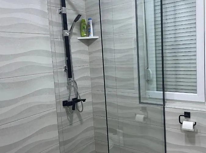 Modern & Cozy 2-bedroom Vacation In アパート サラエヴォ